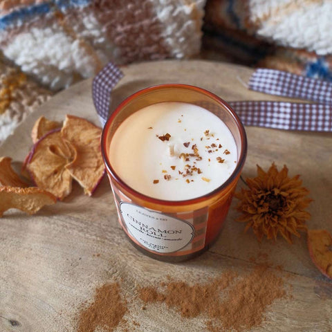 "Cinnamon Roll" Scented Candle - Leaves & Co