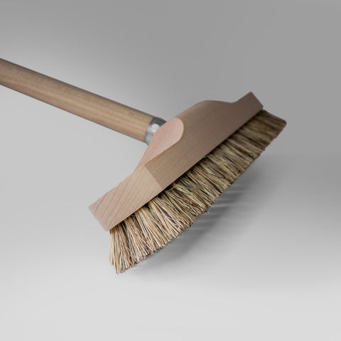 Floor scrubber with wooden handle - the sage