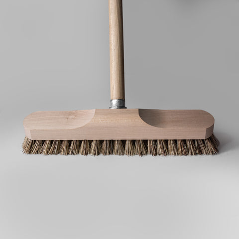 Floor scrubber with wooden handle - the sage